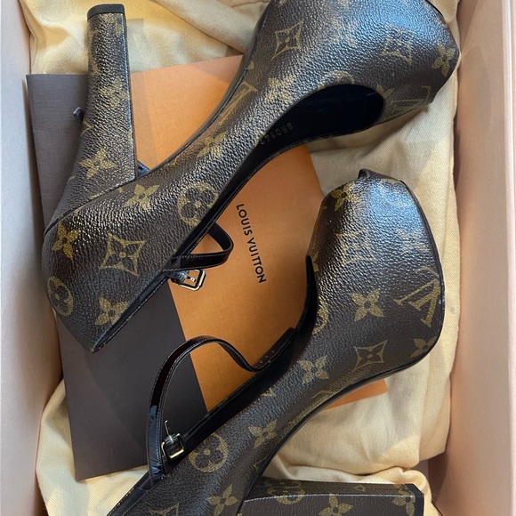 Louis Vuitton Heels - Picture 3 of 6